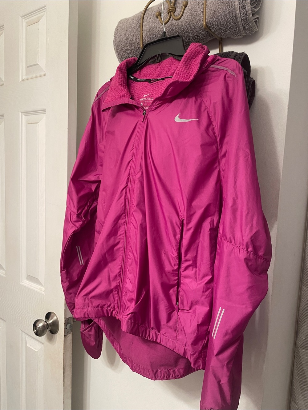 Nike Women's Fuchsia Reflective Running Jacket Size M